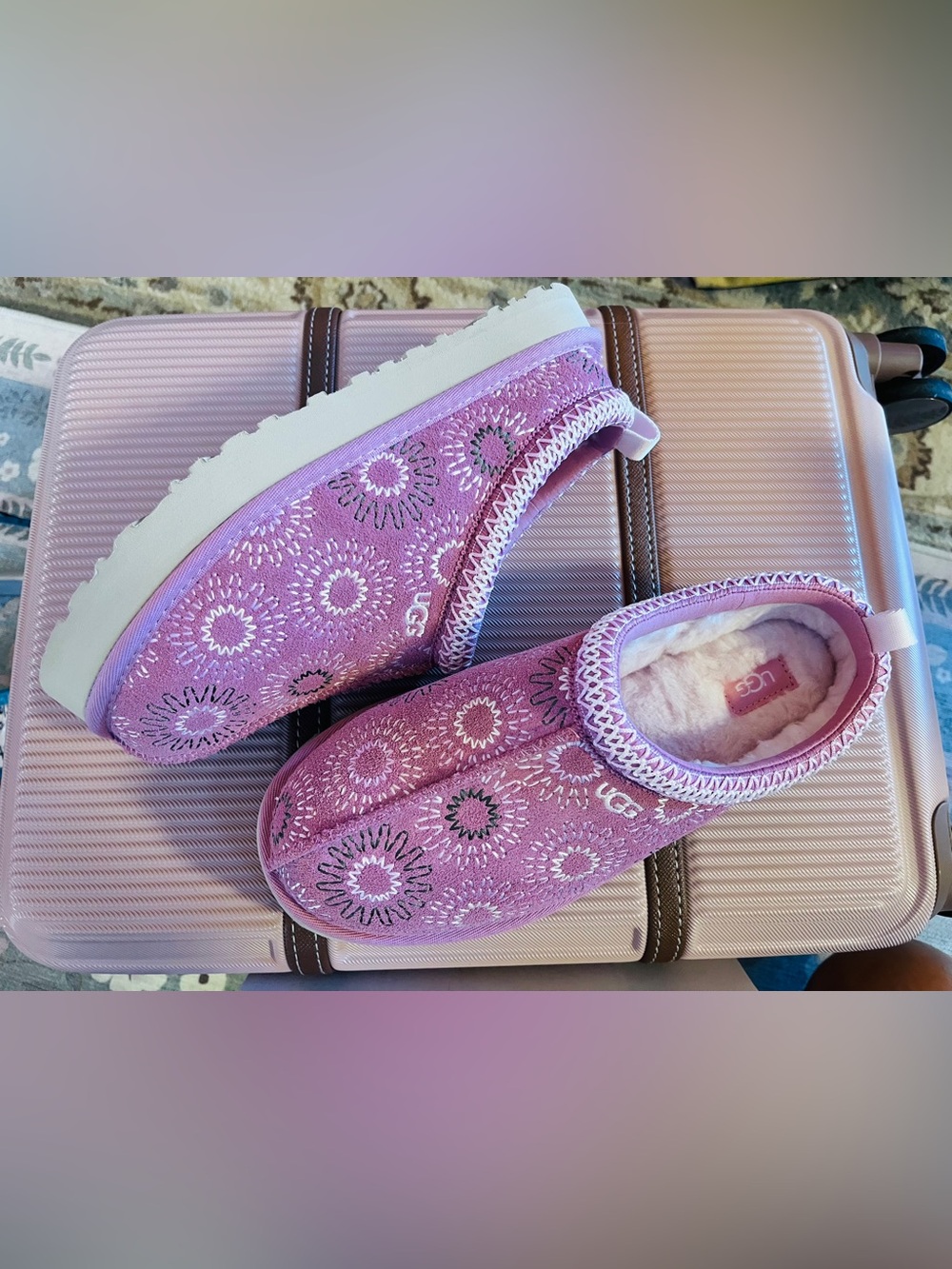 UGG Kids/Women Tazz Sun Stitch Slippers Size 6 Pink Floral Embroidered NWOB